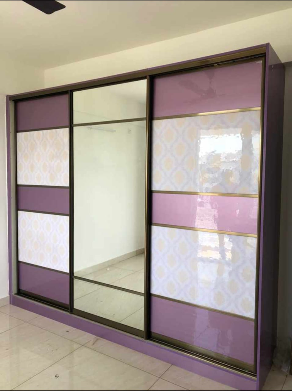 best-lacquer-glass-dealers-manufactuers-in-gurgaon-gurugram-best-lacquer-glass-designs-in-gurgaon-india